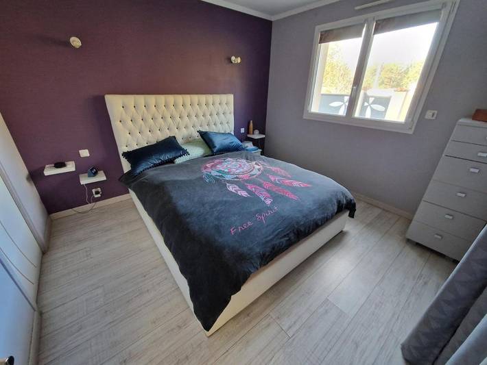 Gîte pour 2 personnes, avec Terrasse et Jardin ainsi que Piscine et Vue dans Circuit des 24 Heures du Mans - 3