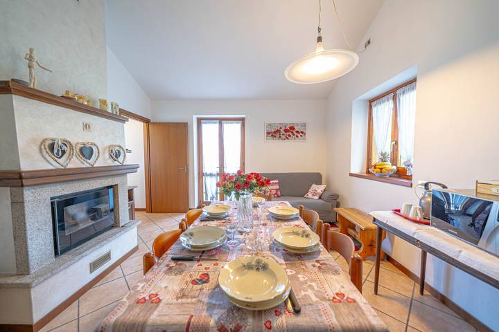 Holiday Home 'La Rosa Bianca' with Mountain View, Private Terrace and Wi-Fi in Arzo (Morbegno), Morbegno