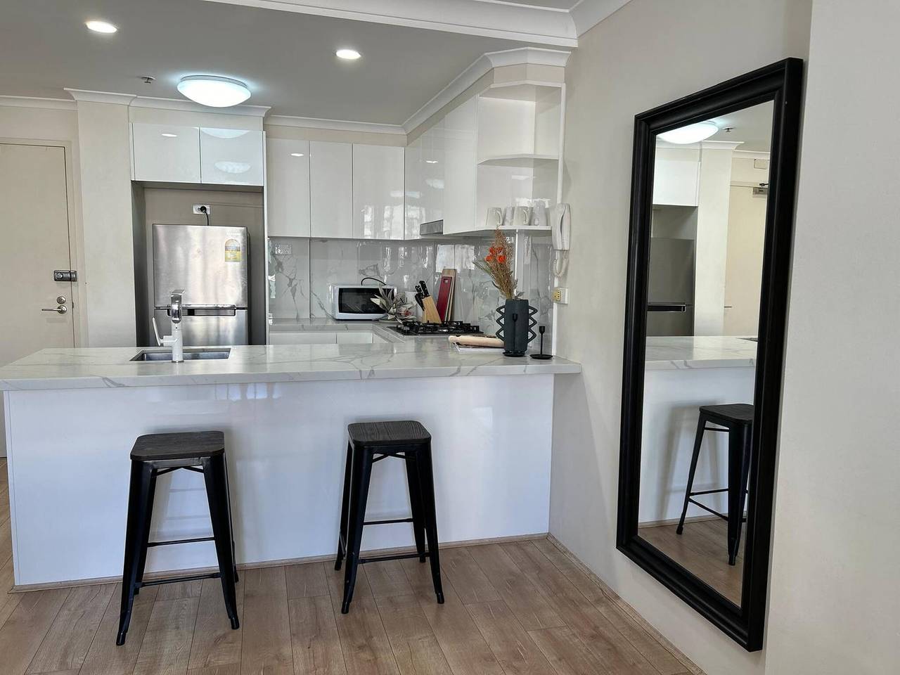 Entire apartment, Lovely 2Bed Apt in the heart of Cbd with parking in Haymarket (Sydney), Sydney
