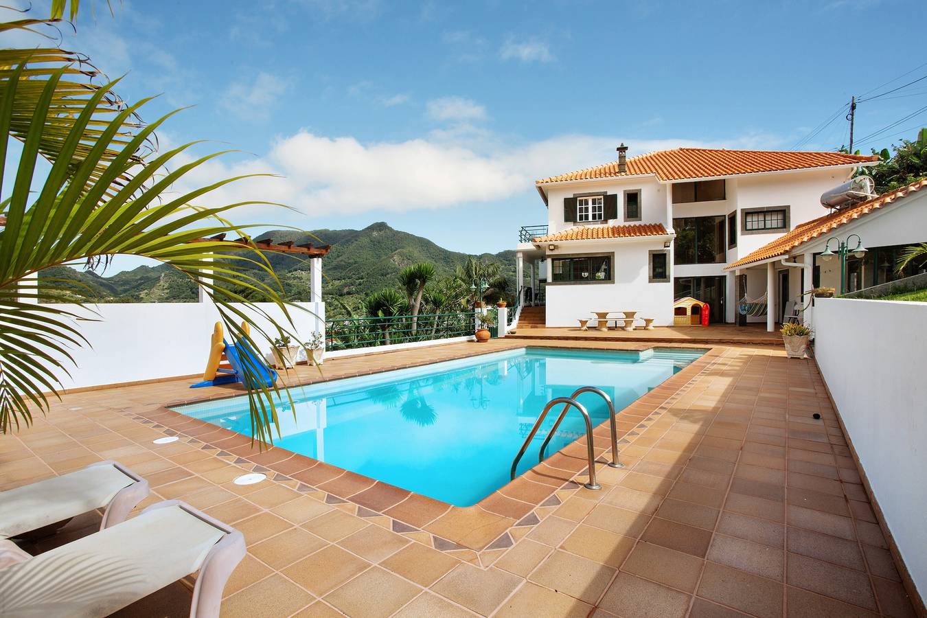Casa de Férias 'Traveller's House' com Vista para a Montanha, Piscina Partilhada e Wi-Fi in Machico, Madeira