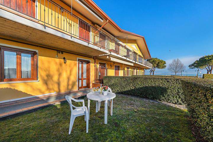 Ferienwohnung für 4 Personen, mit Seeblick und Garten sowie Terrasse, mit Haustier in Sirmione - 2