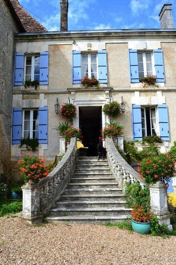 Location de vacances pour 2 personnes, avec terrasse ainsi que jardin et piscine à Montmoreau-Saint-Cybard - 3