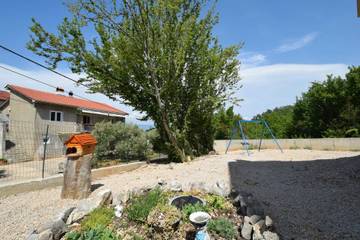 Villa for 4 Guests in Vrbnik, Croatian Adriatic, Picture 3