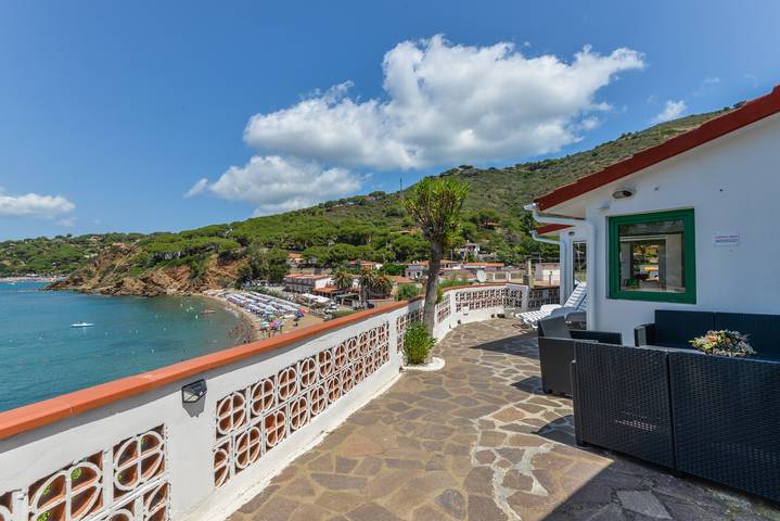 Apartamento entero, Apartamento 'Villa Oda - Bilocale Sul Mare' con vistas al mar, Wi-Fi y aire acondicionado. in Spiaggia Pareti (Pareti), Capoliveri