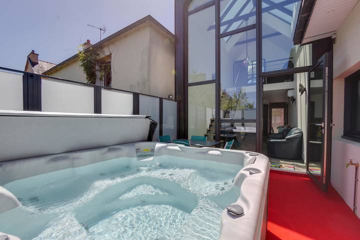 Maison de vacances pour 4 personnes, avec Jacuzzi et Terrasse à Sizun