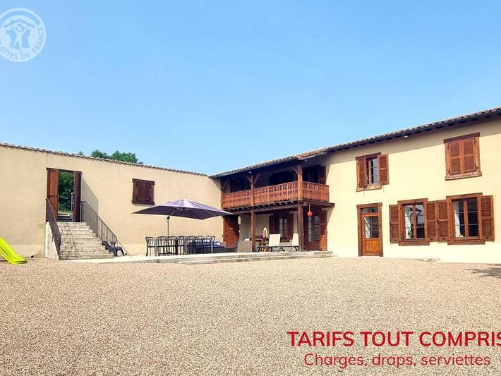 Gîte pour 14 personnes, avec Balcon et Jacuzzi ainsi que Terrasse et Jardin