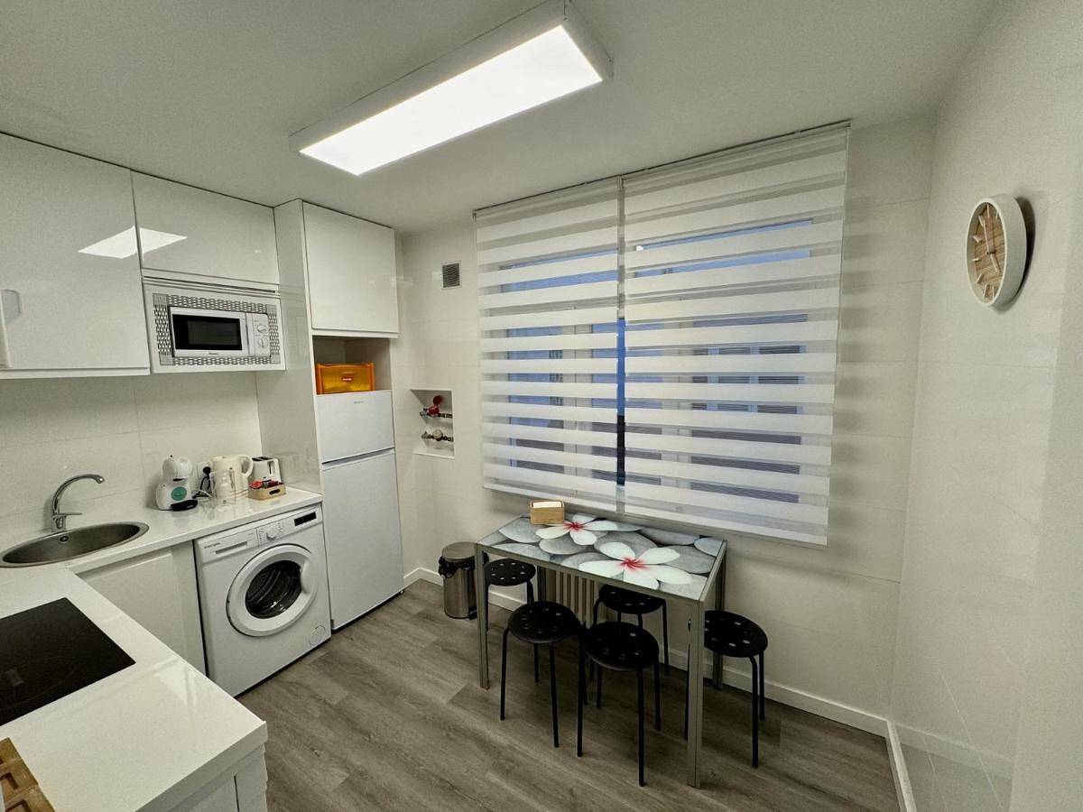 Apartamento entero, Three-Bedroom Apartment in Oviedo, Cordillera Cantábrica