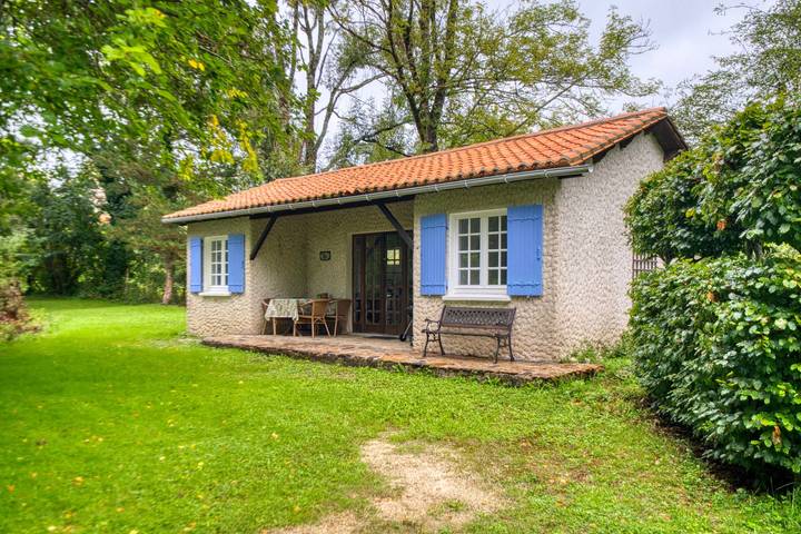 Bauernhof für 4 Personen, mit Seeblick und Garten, mit Haustier in Südfrankreich