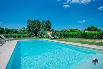 Gîte pour 4 personnes, avec piscine et jardin ainsi que terrasse et vue à Saint-Quentin-la-Poterie