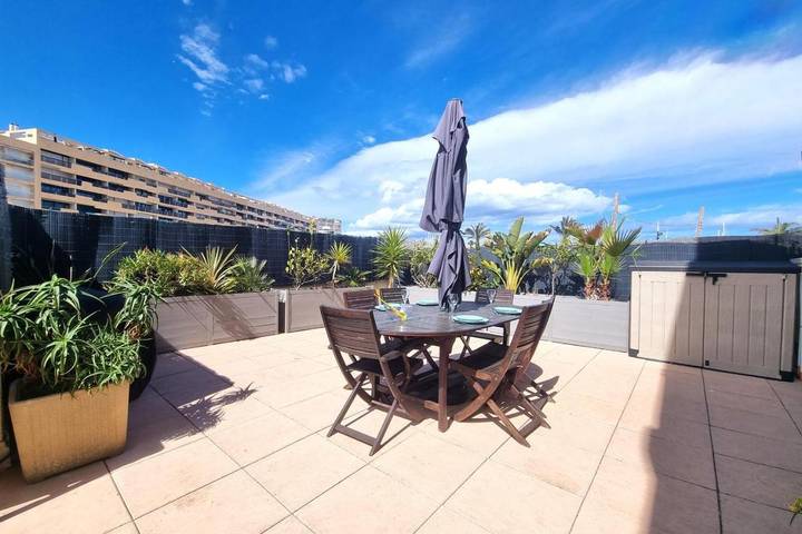 Gîte pour 6 personnes, avec terrasse dans Port De Saint Cyprien