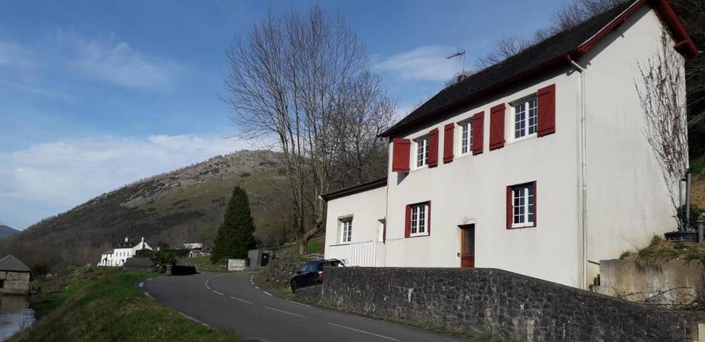 Gîte pour 8 personnes, avec vue et jardin à Licq-Athérey
