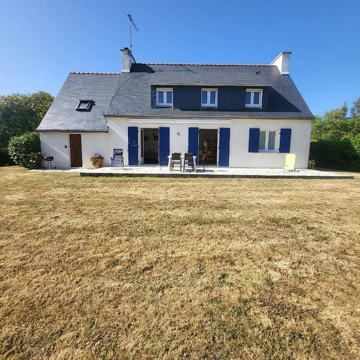 Location de vacances pour 8 personnes, avec Terrasse ainsi que Jardin et Vue dans Plage Kerambigorn