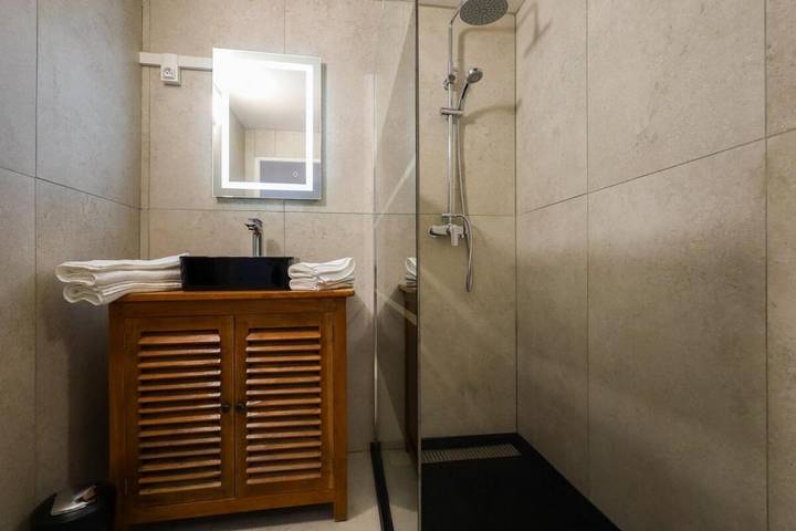 Gîte pour 4 personnes, avec jardin et vue à Chazey-sur-Ain - 2