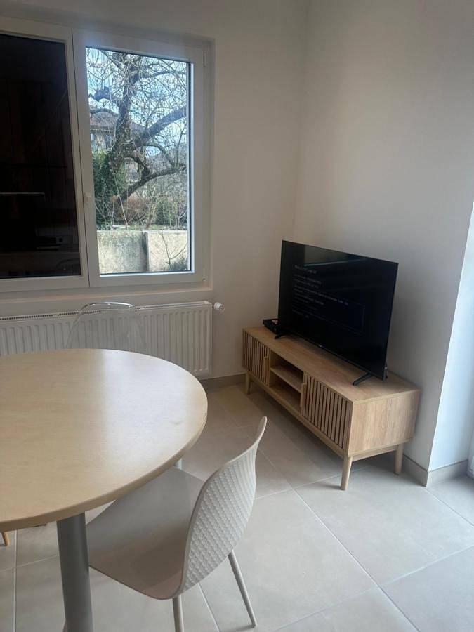 Gîte pour 2 personnes, avec terrasse, animaux acceptés à Veigy-Foncenex - 2