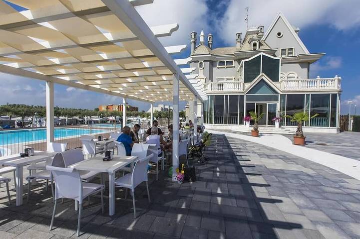 Ferienhaus für 4 Personen, mit Pool und Garten
