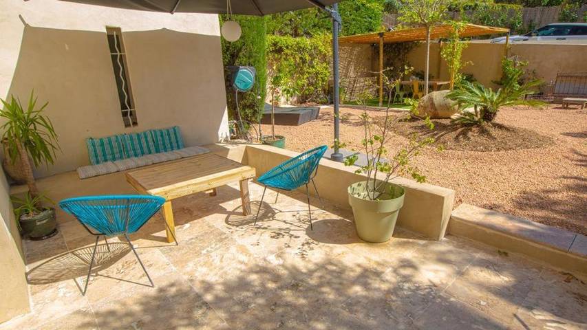 Chambre d’hôte pour 2 personnes, avec terrasse et jardin ainsi que vue et piscine à Cavaillon - 4