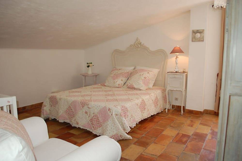 Villa espaciosa y auténtico sur-frente a la piscina y terrazas in Bargemon, Region de Draguignan