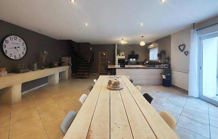 Modernes Apartment mit Pool, WLAN und Parkplatz in der Nähe von Creissan in Puisserguier, Mittelmeerküste (Frankreich)