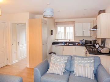 Log Cabin for 4 People in Camber, Rother, Photo 3