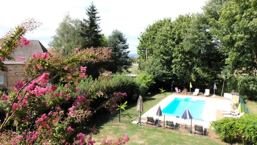 Gîte pour 10 personnes, avec jardin et terrasse ainsi que piscine et sauna à Argilly