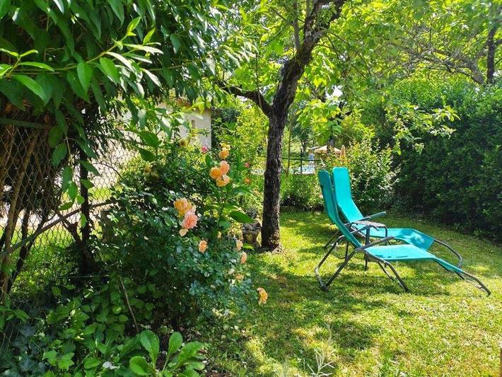 Gîte pour 2 personnes, avec jardin ainsi que vue et piscine, animaux acceptés à Saint-Julien-de-Lampon - 2
