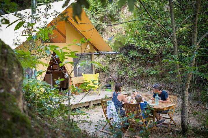 Tente pour 2 personnes, avec piscine et jardin ainsi que terrasse et vue dans le Gard - 4