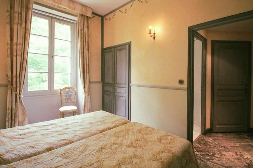 Château des Gipieres,à côté des thermes de Montbun, et du centre bien être. <br> in Montbrun-les-Bains, Région de nyons