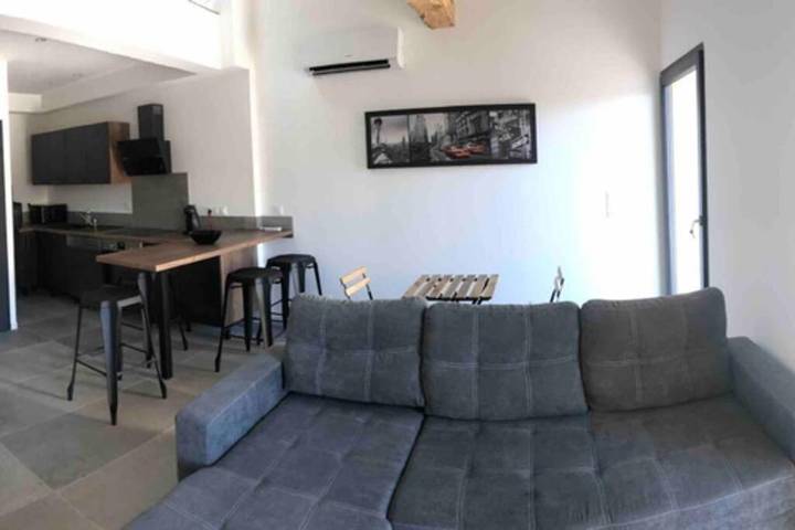 Location de vacances pour 5 personnes, avec vue ainsi que terrasse et jardin, animaux acceptés à Codolet - 3