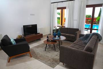 Holiday Rental for 6 People in Aphrodite Hills, South Cyprus, Photo 3