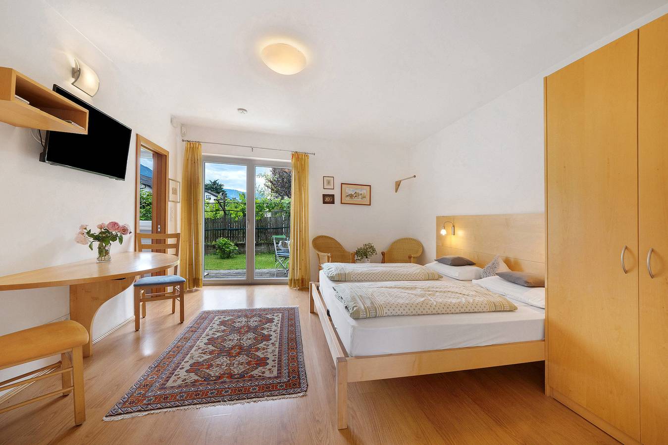 Ganze Wohnung, Ferienwohnung 'Das Landhaus Apt Pink Lady' mit Bergblick, privater Terrasse und Wlan in Terlan, Sarntaler Alpen