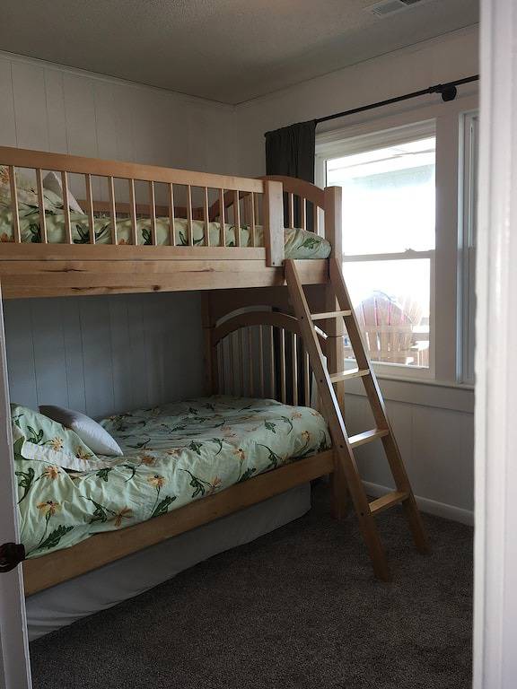 Charmantes Oceanfront Beach Cottage. . . Das ist dein glücklicher Ort !! in Nags Head, Dare County