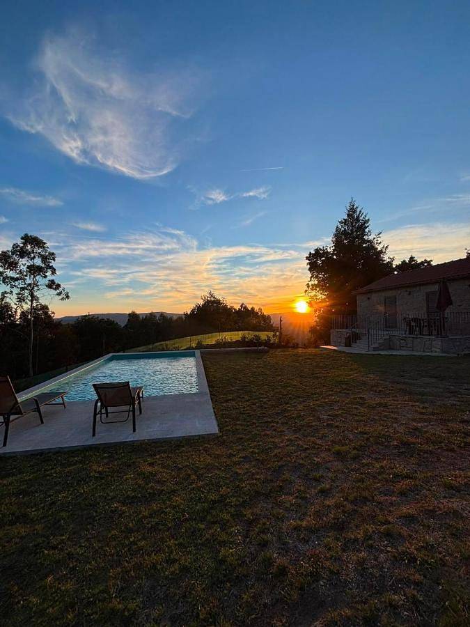 Casa rural para 4 personas, con jardín además de piscina y vistas en Arcos de Valdevez