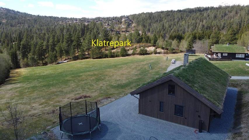 Ferienhaus für 14 Personen, mit Ausblick und Garten in Stryn