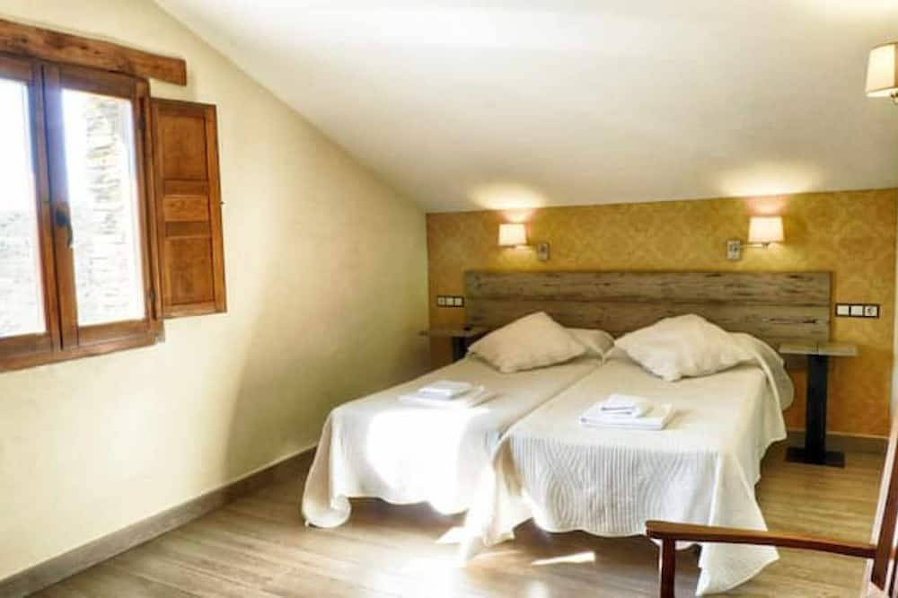 Casa Rural El Roble Hueco in Campillejo, Campillo de Ranas