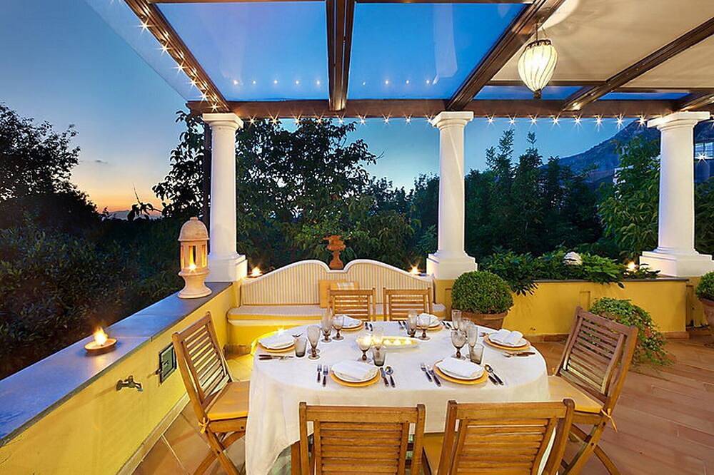 Apartamento entero, Spacious & Elegant three bedroom apartment for up to 7 people near Sorrento in Meta, Provincia de Nápoles