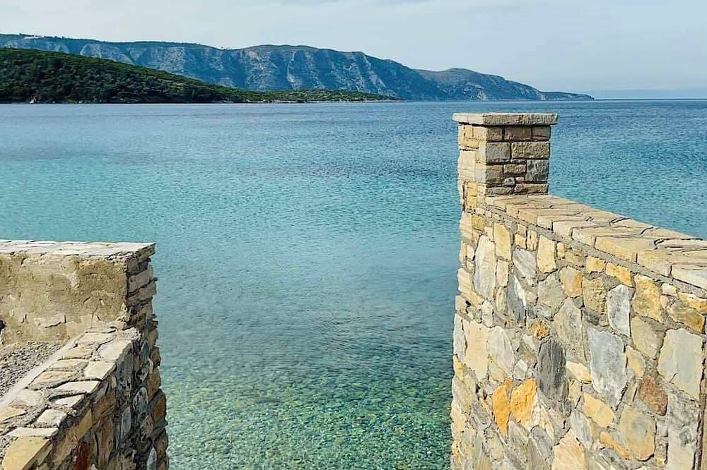 Villa for 4 People in Samos