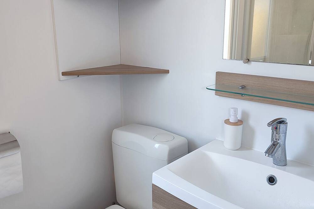 Mobil Home 40M2 Ecrin De Verdure in Rocbaron, Côte méditerranéenne (France)