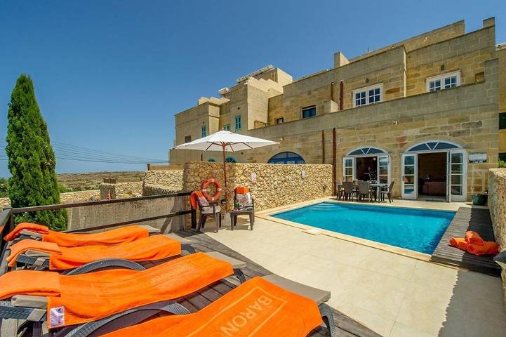 Casa rural para 9 pessoas, com Varanda e Jardim e ainda Piscina and Vista em Malta
