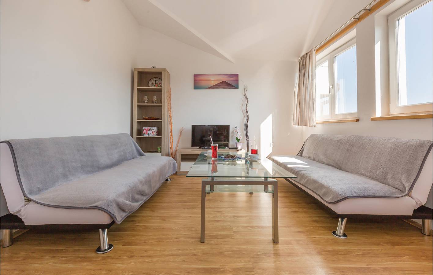 Ganze Ferienwohnung, Gemütliche 124 m² große Wohnung mit Pool, Terrasse und WLAN in Dalmatinisches Zagora
