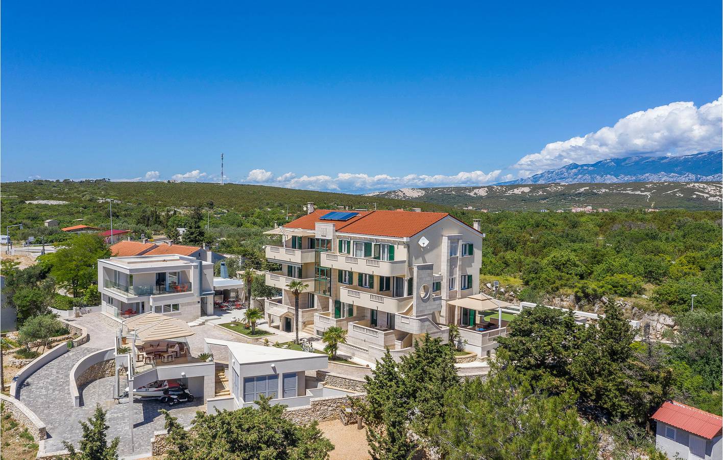 Appartement de vacances entier, Retraite en bord de mer : Wi-Fi, climatisation, piscine et terrasse - À 1 km de la plage ! in Novalja, Pag