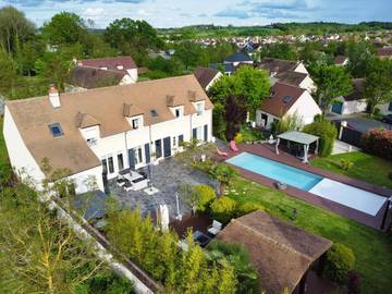 Maison d’hôte pour 5 personnes, avec vue et jardin ainsi que piscine et terrasse, animaux acceptés à Magny-le-Hongre