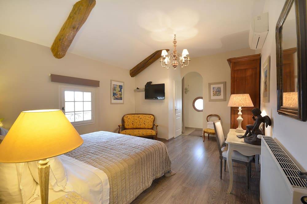 The Old Mill****,  Authentic in Provence with heated swimming pool  in Entraigues-sur-la-Sorgue, Vaucluse