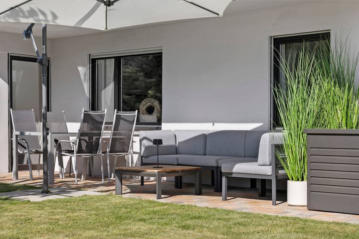 Ganze Wohnung, Ferienwohnung 'Mayer' mit Privatterrasse, Gemeinschaftsgarten und Wi-Fi in Albstadt, Schwäbische Alb Radweg Region