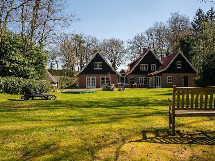 Vakantiehuis voor 20 personen, with Terras and Whirlpool as well as Tuin in Losser