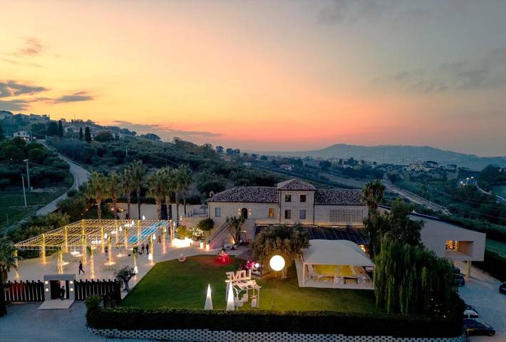 Agriturismo per 2 persone, con Terrazza e Giardino nonché Piscina in Provincia di Teramo
