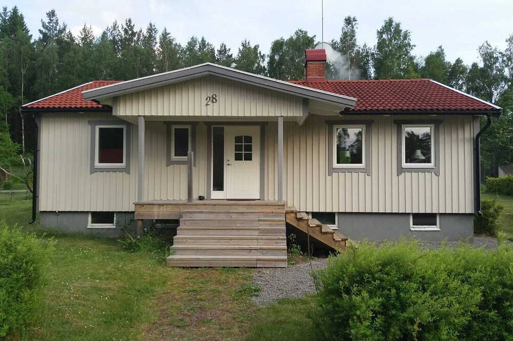 Gemütliches Ferienhaus in sehr ruhiger Lage am Waldrand (Glasreich) in Alstermo, Kronoberg