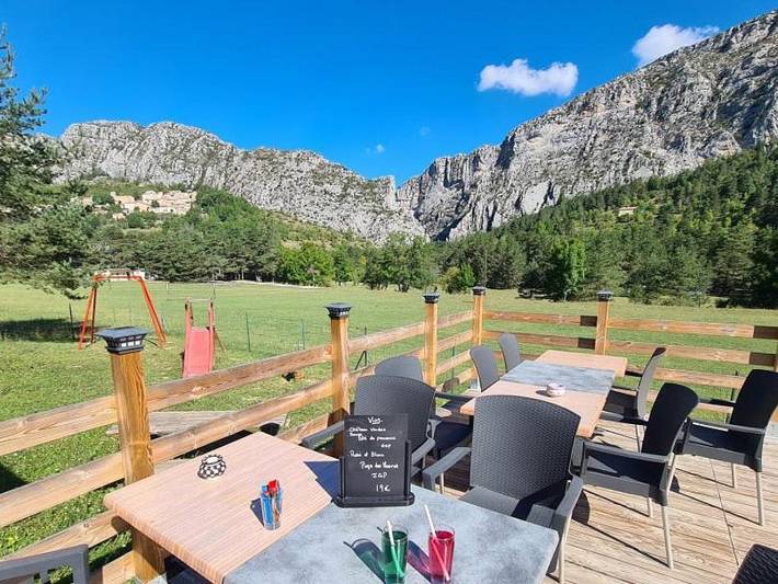 Location de vacances pour 4 personnes, avec piscine ainsi que vue et terrasse à Saint-Auban - 2