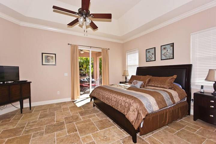 Vacation rental for 8 people, with terrace and yard in Gulf Coast