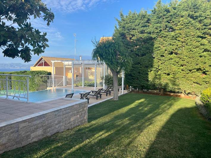 Ferienhaus für 6 Personen, mit Balkon und Whirlpool sowie Terrasse und Garten