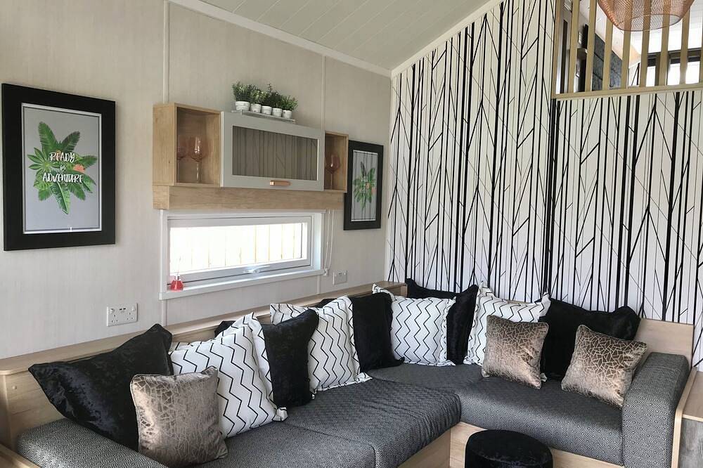 2 Bed Lodge - Sleeps 4 - Parking - Wifi in Inverness, Highlands